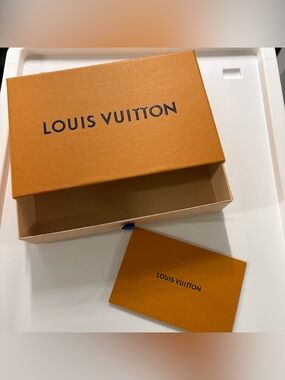 Louis Vuitton zippy wallet Medium small gift box